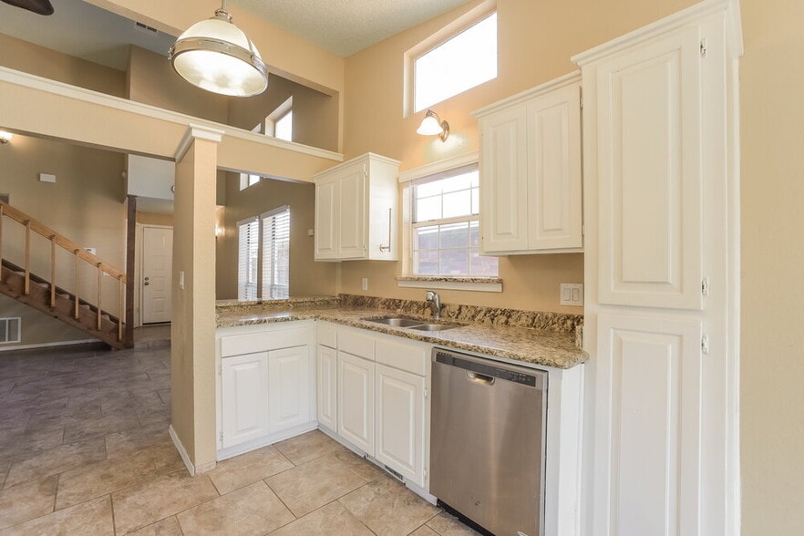 Building Photo - 616 Stoneridge Dr