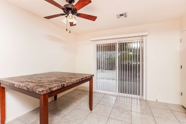Building Photo - 5082 E Kittentails Dr