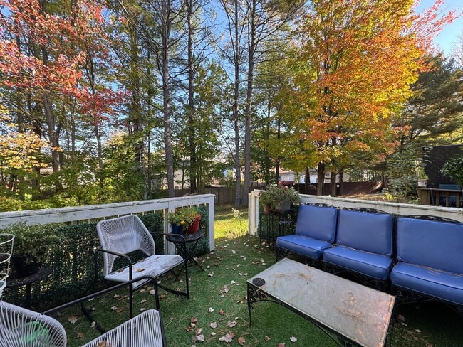 Building Photo - Spacious Portland 3BD/1.5BA Townhouse w/Deck