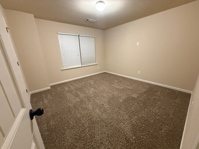 Building Photo - 2056 Tweed Dr