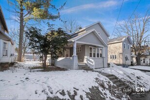 Building Photo - 58 Caledonia St NE