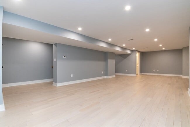 Building Photo - 140 Otis St