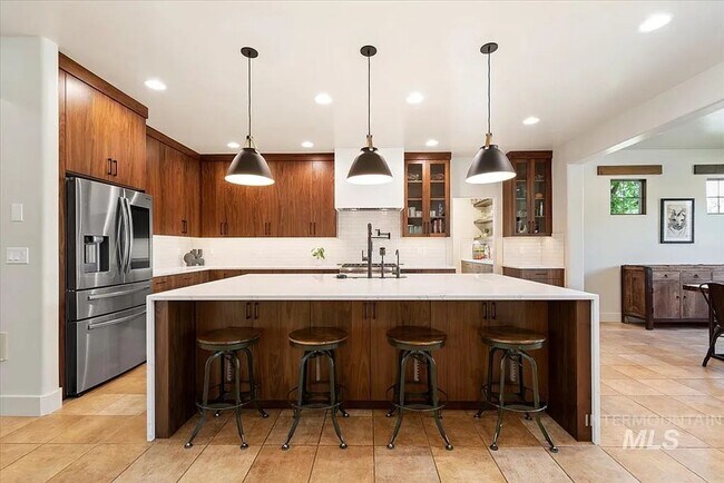 Building Photo - Stunning 4 Bedroom Home in The Shores | Luxury Meets Every Day Comfort