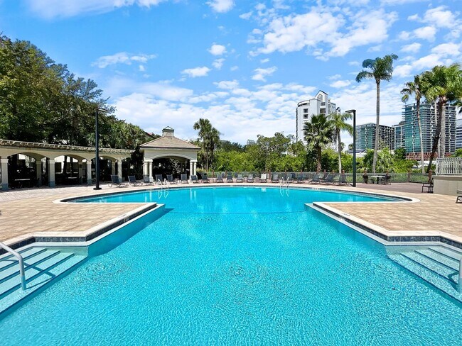 Building Photo - 708 Promenade Pl