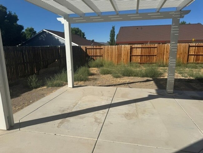 Building Photo - 4 Bedroom 3 Bath Two Story Home, New Flooring, New Interior Paint