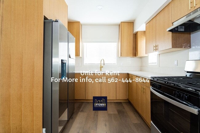 Building Photo - Townhome - 3 Bedrooms-2.0 Baths - Cudahy
