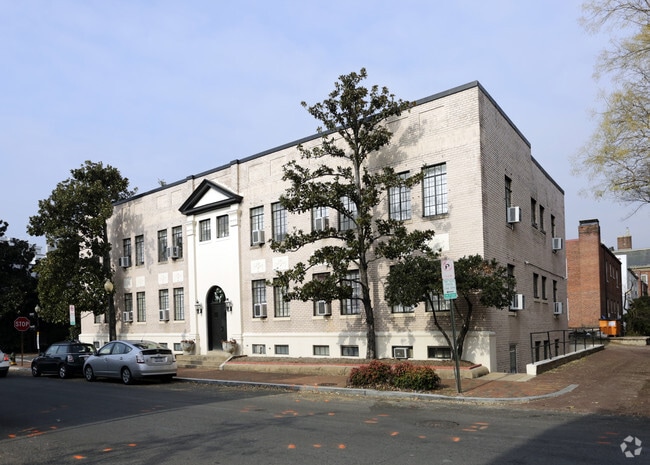 Building Photo - 3435 R St NW