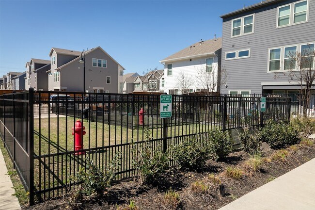 Building Photo - 10920 Keaton Landing Dr