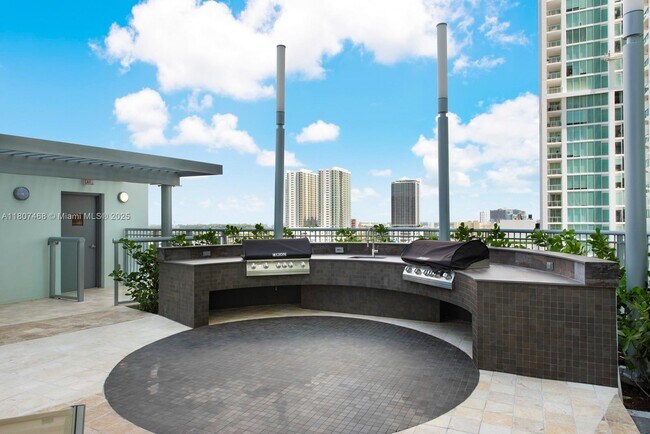 Building Photo - 900 Biscayne Blvd