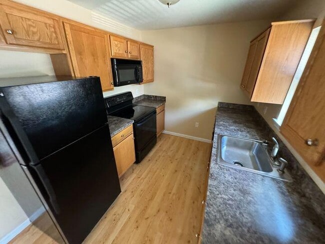 Building Photo - 601 Honeysuckle Ln