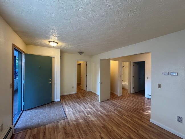 Building Photo - 2104 Roosevelt Dr