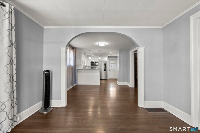 Building Photo - 28 Iver Ave