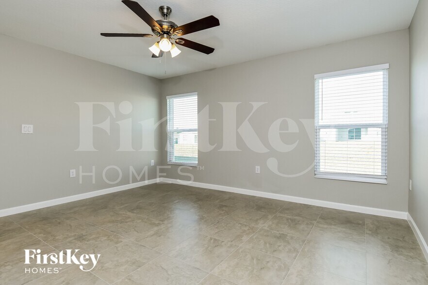 Building Photo - 462 Earhart Dr