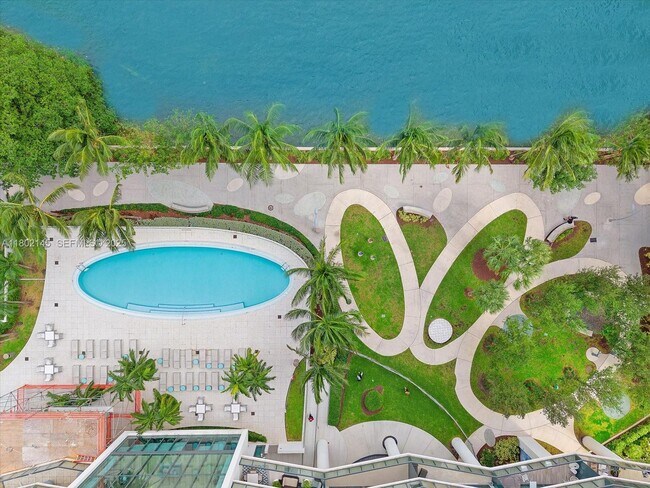 Building Photo - 460 NE 28th St