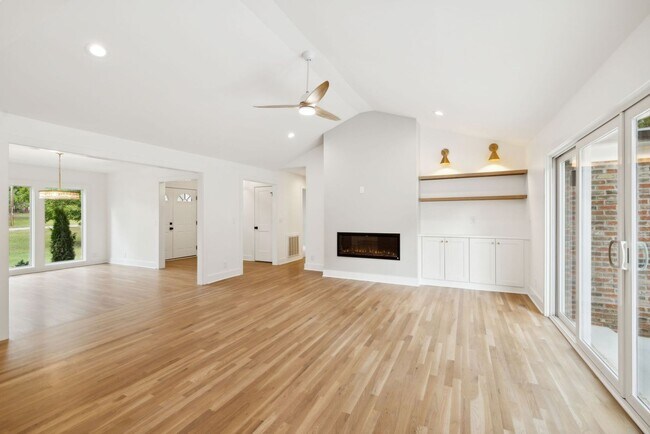 Building Photo - Completely renovated ranch 4BR/4BA ranch h...