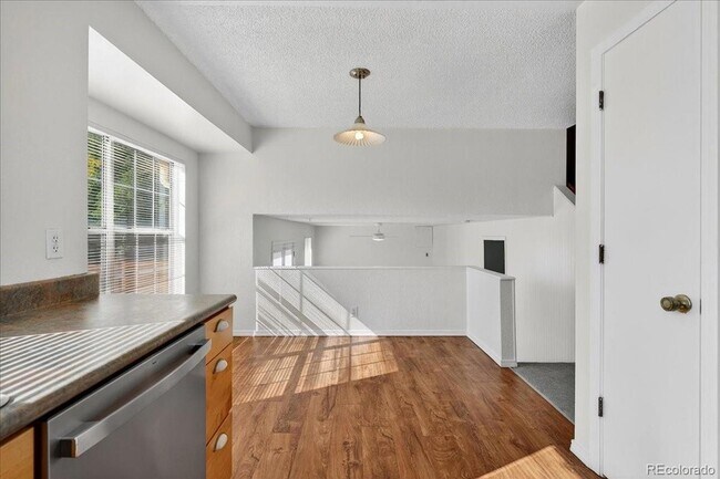 Building Photo - 306 Mulberry Cir