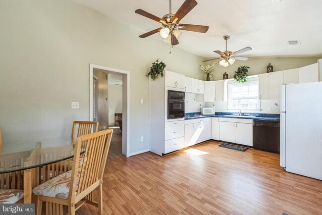 Building Photo - 18623 Bells Hotel Pl