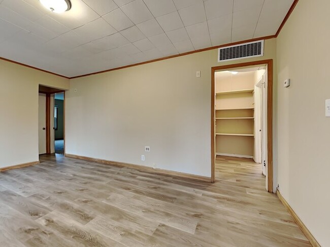 Building Photo - WINTER SPECIAL!! 3 Bedroom, 1 Bathroom Hou...