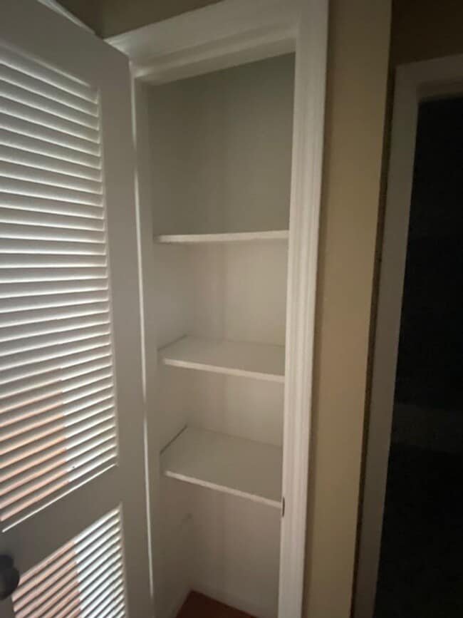 Building Photo - 2 bedroom 1.5 bath  The Cloister Condominium