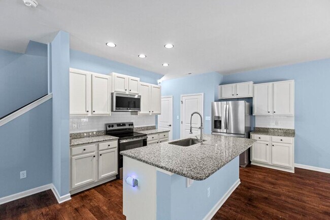 Building Photo - Coastal Living in Sneads Ferry – Open Floor Plan & Cul-de-Sac Lot