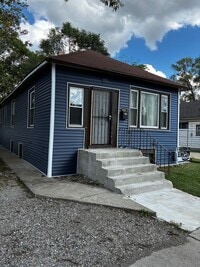 Building Photo - Welcome Home! ***Mobility Area***