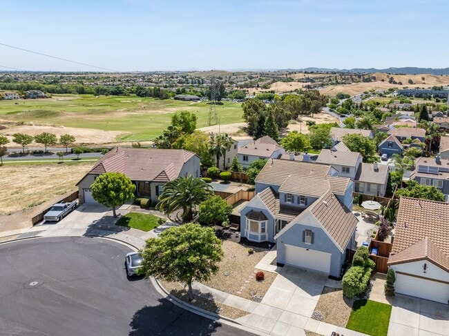 Building Photo - Gorgeous 4 Bedroom with SOLAR in Shadow Lakes!