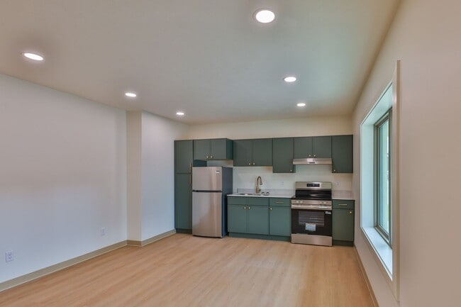Building Photo - Modern Remodel with Designer Finishes | All Utilities Included