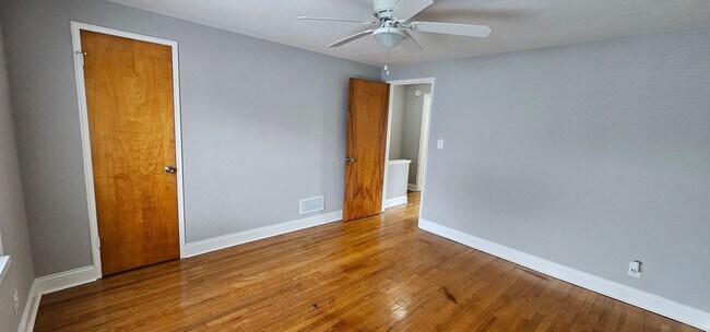 Building Photo - Spacious Townhome in Dayton’s Belmont Area...