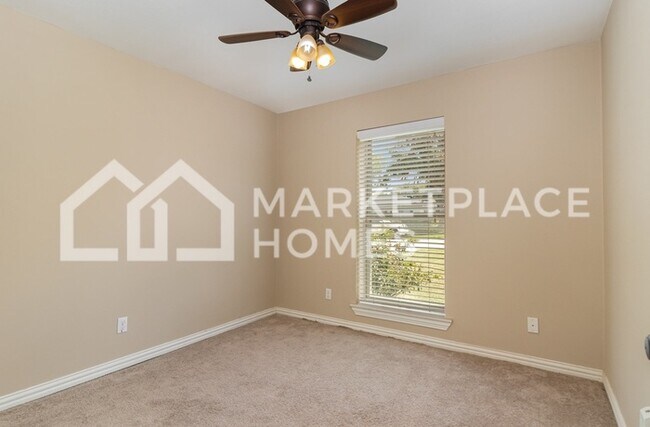 Building Photo - 2801 Fairbrook St