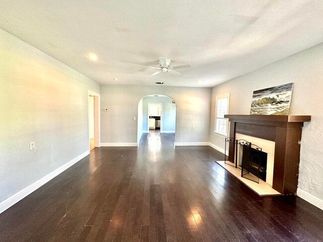 Building Photo - 101 C St