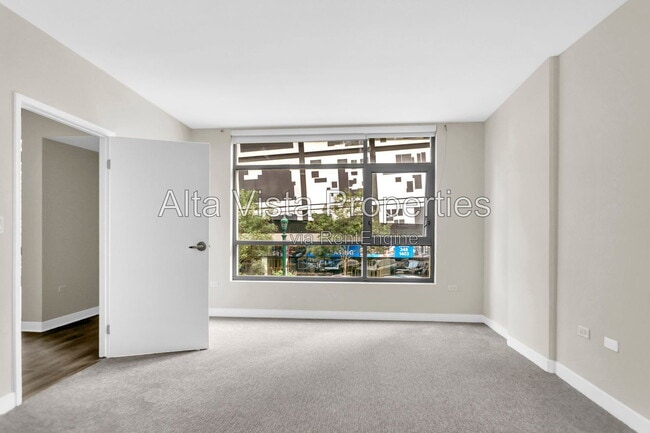 Building Photo - 425 W Beech St