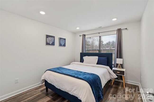 Building Photo - 2813 Ava Ave