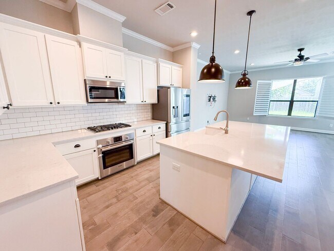 Building Photo - Come view this home located in the heart o...