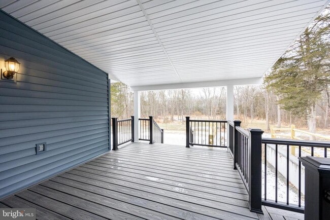 Building Photo - 5816 Upper Ridge Rd