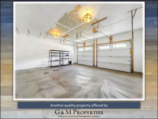 Building Photo - Rarely Available - Large Executive Rental ...