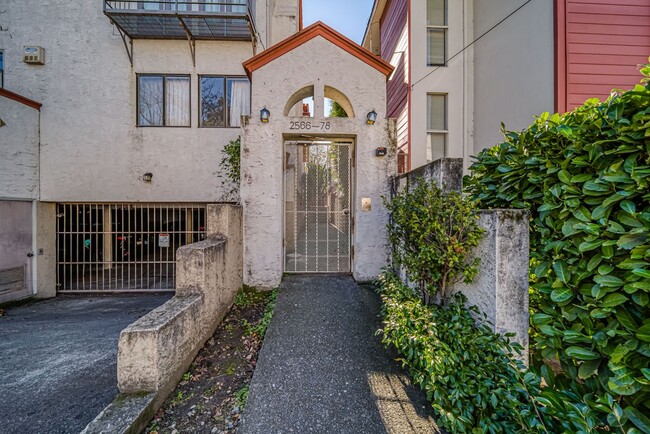 Building Photo - NORTH BERKELEY APARTMENT FOR RENT - $4,500/mo
