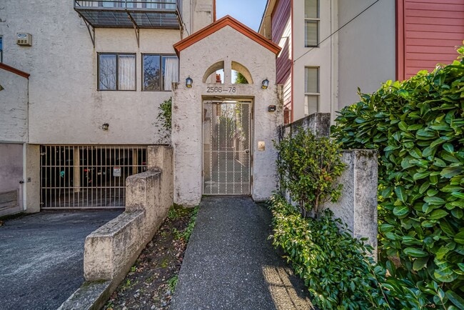 Building Photo - NORTH BERKELEY APARTMENT FOR RENT - $4,600/mo