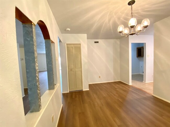 Building Photo - 1428 Big Bend Dr