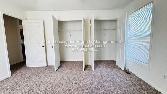 Building Photo - Creekwood Park Townhomes — Spacious 3-Bedroom minutes from downtown