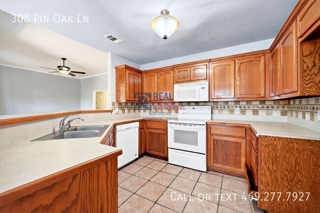 Building Photo - 308 Pin Oak Ln
