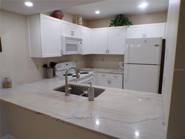Building Photo - 622 Bird Bay Dr S