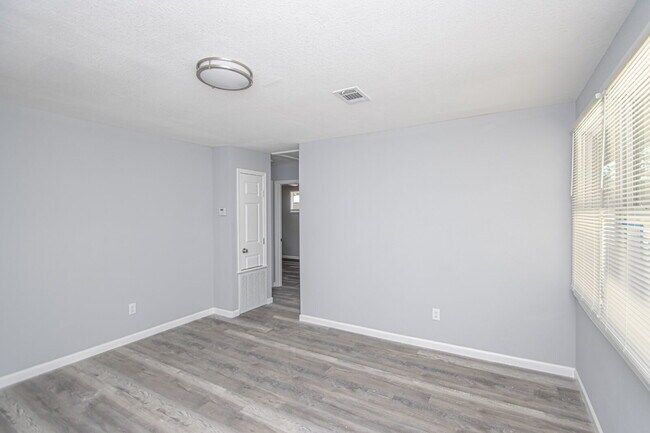 Building Photo - Live Better for Less – Updated 2BR Apartment in Benton, AR!