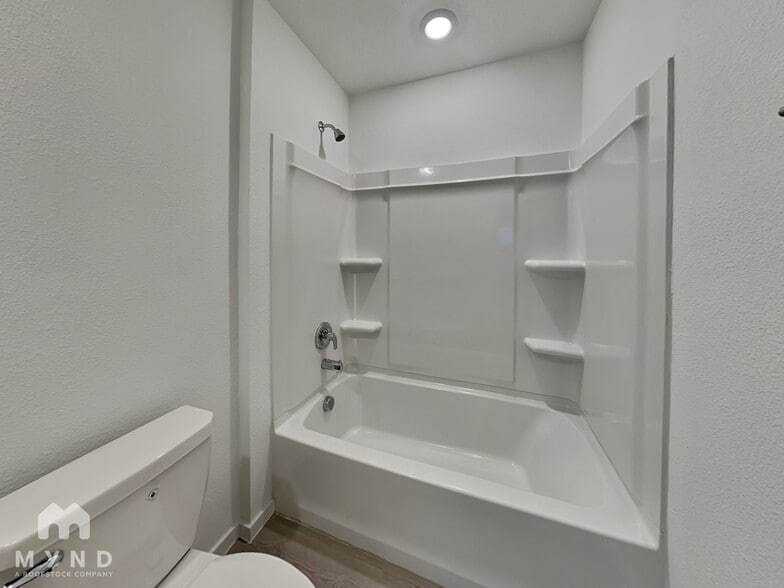 Building Photo - 2057 Belgian Dr