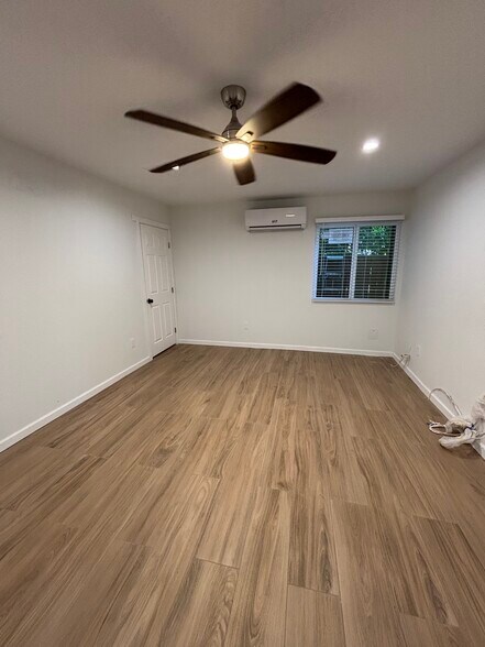 Building Photo - 860 N Mar Vista Ave