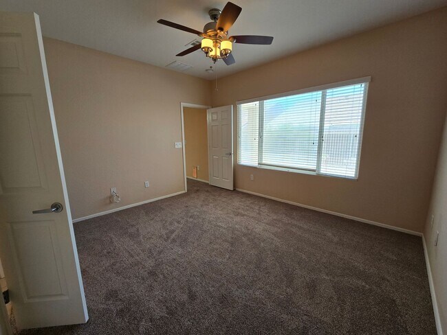 Building Photo - 3 BED / 2 BATH SINGLE STORY HOME IN SUN CI...