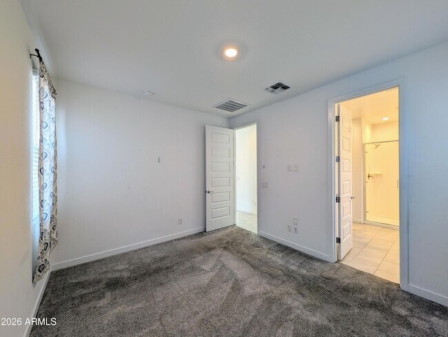 Building Photo - 9509 W Sells Dr