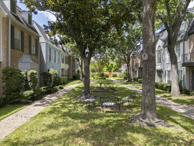 Building Photo - 429 N Post Oak Ln