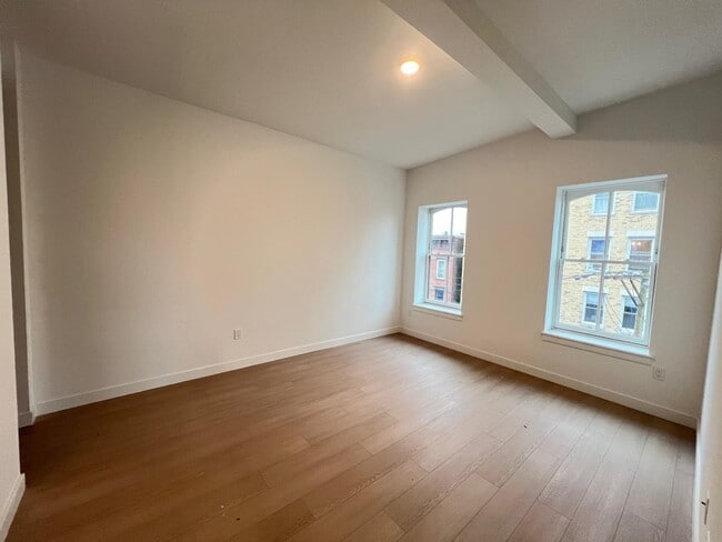 Building Photo - 141 Christopher Columbus Dr