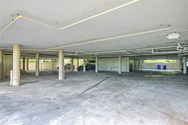 Building Photo - 9612 Riverside Dr