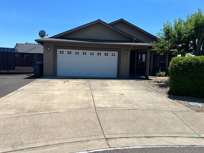 Building Photo - Quiet Neighborhood near Great Park!!